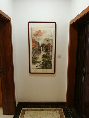 很愉快的一次网购，自己动手，看上去和房间色调很搭。