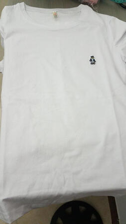 衣服还不错，发货速度很快