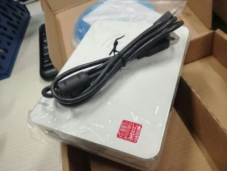这个读卡器使用很方便，插在电脑上装了软件就可以用，识别速度也很快，画面也很清晰，很有用。