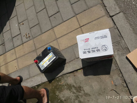 联系客服，师傅很快到了，几分钟就换好了电瓶，非常感谢！