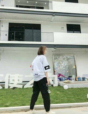 衣服收到了，穿着正好合适，衣服质量挺好的，很满意，好评好评