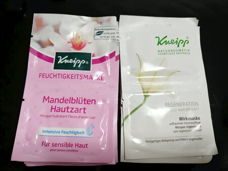 之前用的右边平复的面膜，很好用，这回买两种，希望同样好用。
