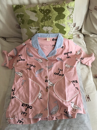 面料柔软，衣服宽松，下水不褪色，尺码合身。
