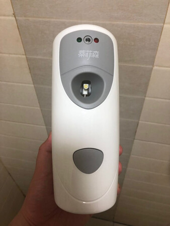 机器很不错，体积比较大，喷雾的味道很好闻。