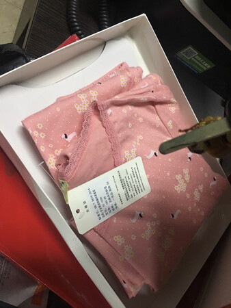给同事老婆买的，同事说他老婆很喜欢，料子也不错
