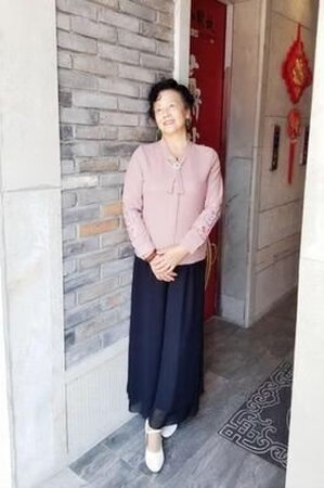 给妈妈买的，粉色的妈妈很满意，款式做工都很满意。