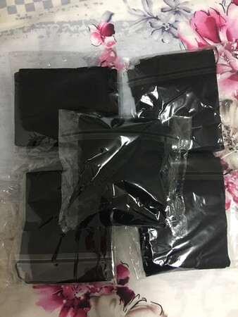 中筒丝袜已经收到，虽然到货时间长了一些，但是不影响穿，质量不错?，弹性十足，穿着挺舒服的，恰好到膝盖下面，不勒腿，但愿能穿的时间长一点儿。