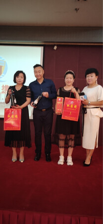 特意买来参加活动，舒服。