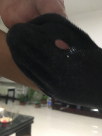 8双袜子中，打开看了4双，其中3只是破的