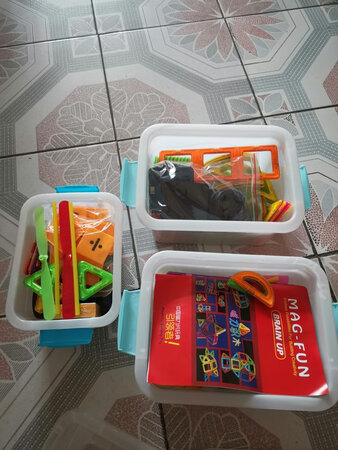 很不错的玩具，一共买了4盒，孩子非常喜欢