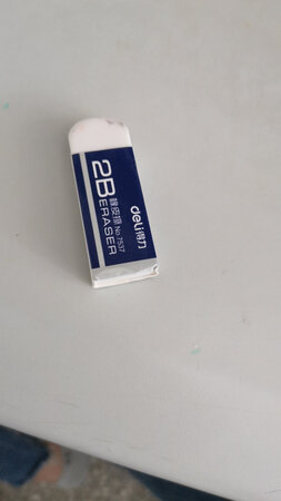 橡皮很好用艾，擦得很干净，大小也正好，一下买了12块，价格也便宜，一个大学够用拉，（要学工程制图才买的)