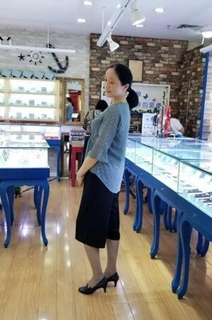 衣服质量很好、妈妈穿挺合身 很喜欢，卖家发货速度很快、推荐…
