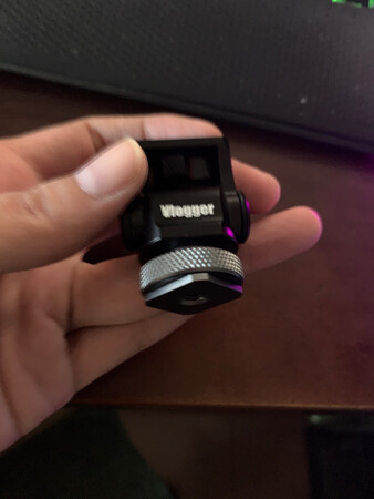底片歪了还卡死 扭到手指痛 最后要用上钳子解决 差评！