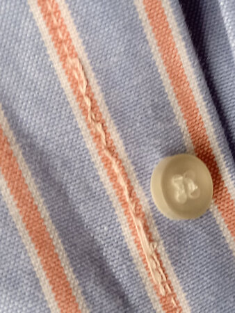 衣服尺码还是可以，车工走线不是最好 见图  。其他物流等还是可以。