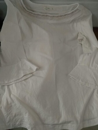 衣服收到了，已经在这家买了好多次，衣服质量很好。