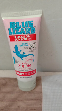 清爽不油腻，价格实惠又好用，量特别大防晒效果也特别好。
