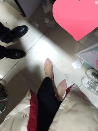 宝贝真的很舒服，很软很轻便，感觉搭配什么衣服都好看，而且穿上去一点也不累，脚底很舒适，鞋子做工很赞，鞋号也准确，这次购物很满意，喜欢的不要错过哦！