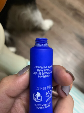 今天刚拿到 就是觉得哪里怪怪的，仔细琢磨了下 原来有用过的痕迹 边上有干了的膏体。???
