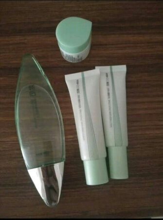 京东老客户了，一次性入了两套，在朋友的推荐下种草了，对于皮肤油腻，频繁长痘的我，这款温和清爽，值得用！