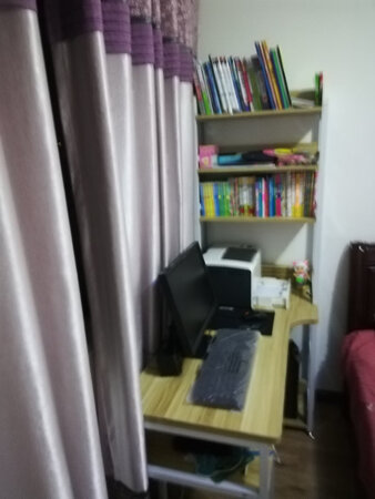 包装很好，板材很厚实，手感也比较沉，组装起来后感觉很好，使用后也挺不错，是个不错的书桌，值得推荐。