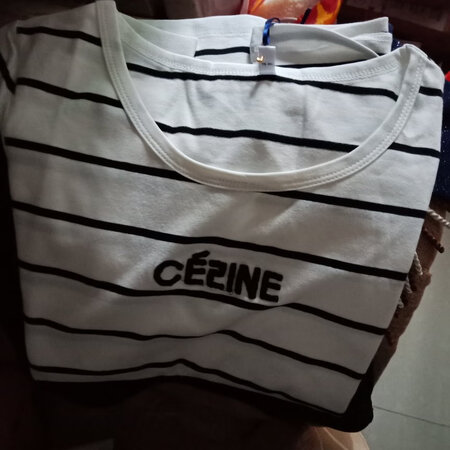 很舒服，很漂亮，和图片看到的一模一样，我手机光线很暗，服务态度也很好，送货也快，谢谢京东，谢谢商家。