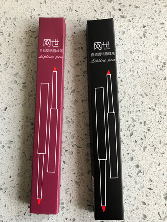 很不错哦，我想我之前用的唇线笔都是得用削的，总是一不小心就削短啦，没用多久久剩个笔头啦，这回我终于找到得心应手的唇线笔啦，不光不用削，还带了唇刷，又方便又实用，非常不错?