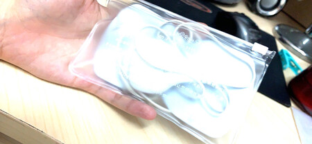 就好像电流击中的感觉，效果有一点……不过没有要药膏贴缓解得那么快