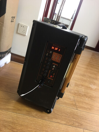 感谢工作人员的耐心细致，店家很好，免费换新，而且后期麻烦了好多次，但客服一直耐心指导，而且还买上电池亲自试用，这样的客服小姐姐，请来一车，祝老板生意兴隆发大财。后期再有问题再麻烦你们哈
