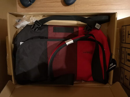 身高175，背起来稍微有点大，但是能装15.6的笔记本，可以。结石耐用