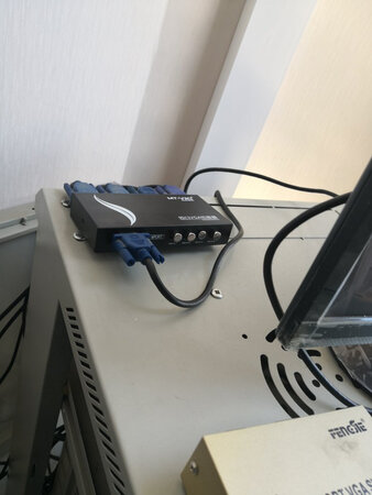小巧实用，四台监控主机一个显示器正好用它