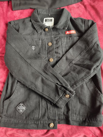 衣服质量杠杠的 好看 店家服务到位 很酷 很喜欢 码号被我选错了 换一个2XL的就好了 店家已经同意帮我换了