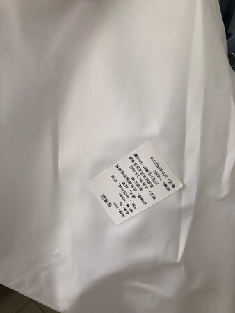 希望是真的，没有去鉴定
包包大小很喜欢，暑假出游正好用上
物流非常快，第二天就收到了