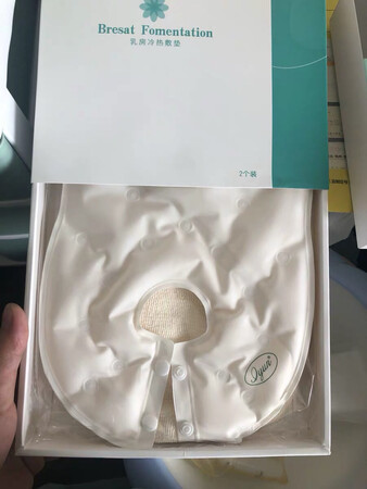 宝宝生完以后乳房一直有胀痛的感觉，在做产康修复的时候可以毛巾冷敷，但是在家却不太方便，于是入手爱孕的冷热敷。可以在热水中加热以后热敷，也可以在冰箱里冷藏过以后冷敷。配套有纯棉的套子可以直接使用，冷热敷的设计也很合理。哺乳期过后也用处很多，发烧或者扭伤都可以用，不会闲置，非常棒！