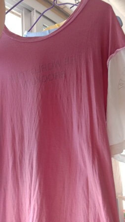 衣服质量很好，水洗不变形，价格很实惠比店里便宜好多