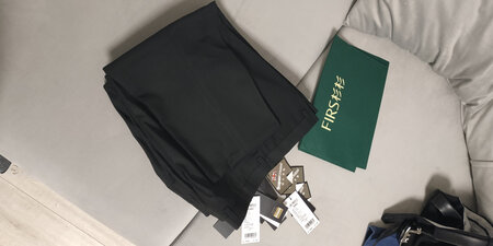 一直穿杉杉的犀牛褶西裤，这次一次性买了四条裤子，竟然只给一个袋子，你是有多省？？？