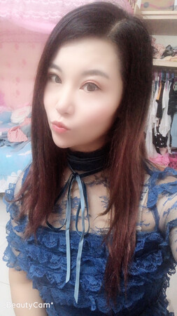 衣服很漂亮，挺喜欢的。