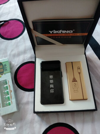 小巧，漂亮！非常喜欢。只是不知道能用多久。卖家服务很好，满分好评！