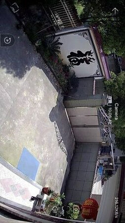 摄像头的性价比很高，很清晰，范围也大，主要是晚上也照的清晰。最让我满意的是10米之内可以录音。手机可随时监控，比较人性化。