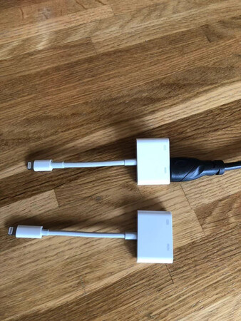 原来这款产品在连接电视的时候必需要连接充电，我买的是连接iPhone 使用的，根本没有安卓机的连接线，购买时店家没有配专用充电线，也没提示需要另购买线才能使用，和正版产品根本不一样，现在无法使用。反映给客服，客服态度极差，大家谨慎购买他家产品