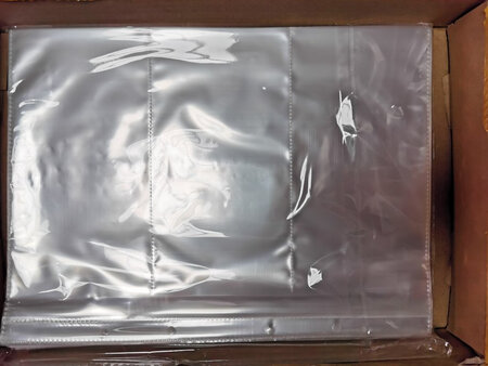 货物已经收到，买了60张实际收到59张，商家清点时有点马虎。品质明显没有带封面的好，塑料薄，有折痕。