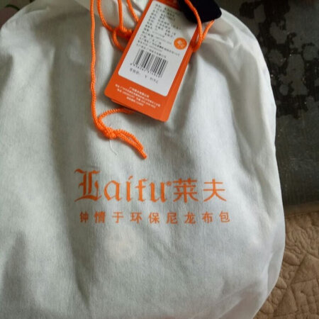 包还不错，耐看，价格如果再便宜点就好了！