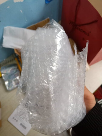 到货有点慢，全天都留香，很喜欢这个味道！30ML，比想象中小巧，可随身携带，方便！给包装点个赞，很认真！
味道浓淡：味浓