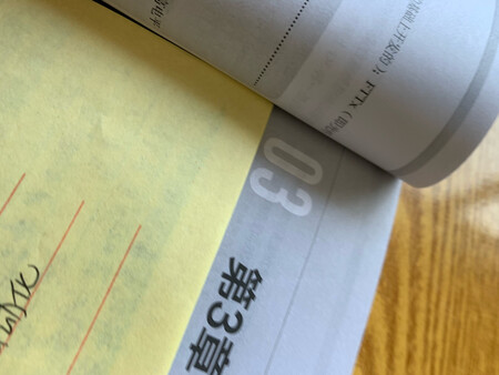 产品质感：皮质很好的本子
厚薄程度：不厚适中
尺寸大小：26开
产品设计：简约时尚大方
其他特色：方便携带