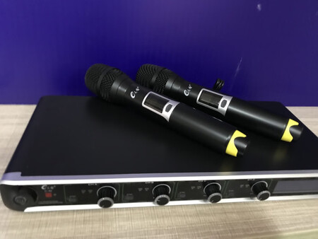 原先是冲着牌子来的，因为算是这类产品的老牌子了，收到后第一时间做了测试，包括连接手机还有运动相机等，收音效果都非常理想，目前还蛮稳定的，也挺满意的。