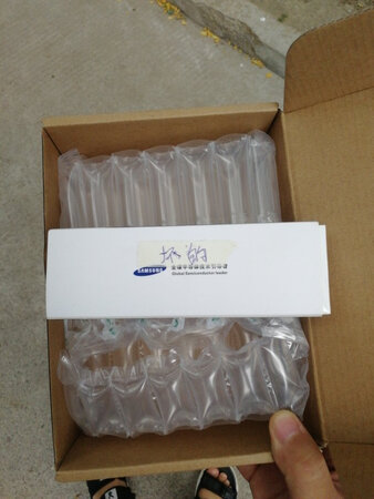 这个条子挺好的，没有啥问题，检测的出来，跑完了检查，确实是16g2133，但是不多bb看图，这个是二手还是返修？求网友解一波。在学校我去退要在好远，也懒得退，不过店家承诺可以换个别的，谁知道是不是还是二手呢，是吧，这是我第二个手写评价