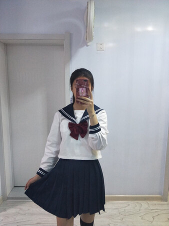 挺好的，裙子有下垂感，没有线头，客服服务态度好！！