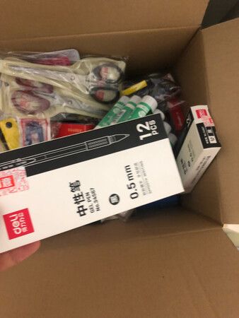 真的买啦好多办公用品 公司用很合适 每个月都会买 这种墨盒什么的消耗品还是京东便宜呀 在供应商买也是第二天到 京东也一样 发票什么的也更详细 东西还是很好用的 价格和物流都很棒 这个月份了5个发