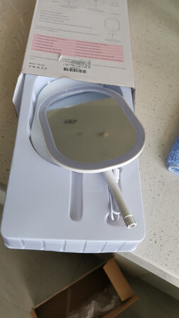 感觉不错的镜子，送货迅速！