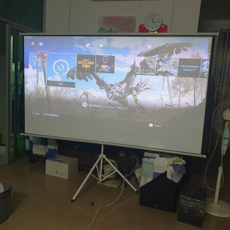 收到5米的HDMI 2.0高清线，终于可以把100吋投影幕布放在前面，当贝F1投影仪放在后面。通过这高清线连接在幕布后面的连接PS4的天龙功放。这样看《阿拉丁》电影很有有置身电影院的感觉。