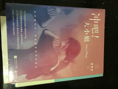 每次京东搞活动，就进很多本书。书的纸质好，是正版。